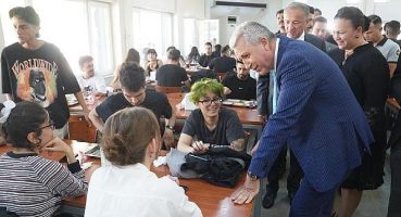 Rektör Prof. Dr. Budak’tan öğrencilere boyozlu karşılama
