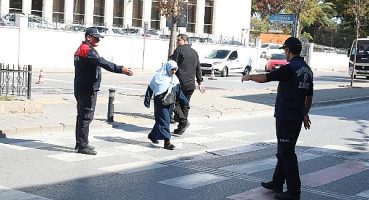 Zeytinburnu’nda Yayalara ve Hayata Saygı Duruşu