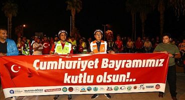 29 Ekim coşkusu Antalya sokaklarında