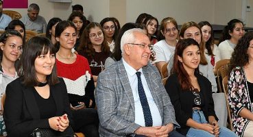 Atatürk Yükseköğrenim Kız Öğrenci Yurdu’nda keyifli söyleşi