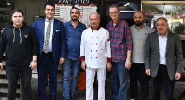 Başkan Dündar, esnaf ile kahvaltı yaptı