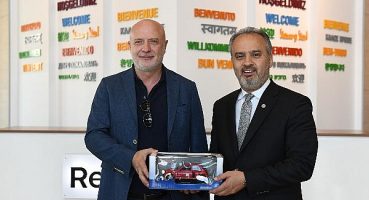 Bursa Büyükşehir Belediye Başkanı Alinur Aktaş, Oyak Renault’yu Ziyaret Etti