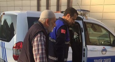 Büyükşehir zabıtasından yaşlılara yardım eli