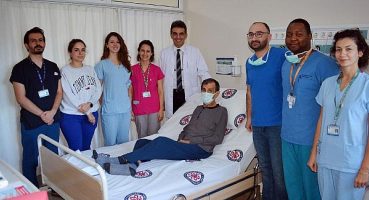 EÜTF Hastanesinde akciğer kanserinde dünyada nadir uygulanan bir teknikle önemli bir operasyona daha imza atıldı