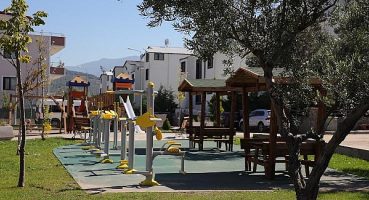 Gemlik’te yeni parklarda ahşap dönemi