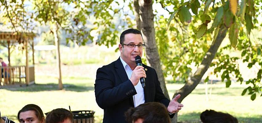 genc-baskan-mehmet-kanar-genclerle-bulustu.jpg