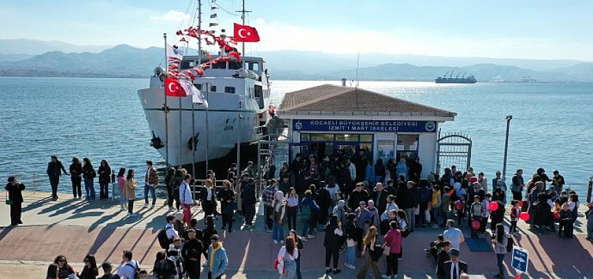 genclik-vapuru-korfezde-cumhuriyet-turu-atti.jpg