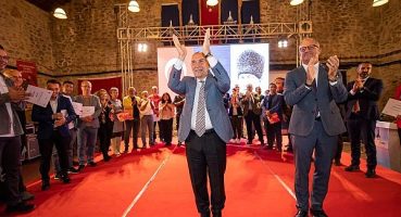 Her biriniz bu memleketin geleceğine yıldız oldunuz