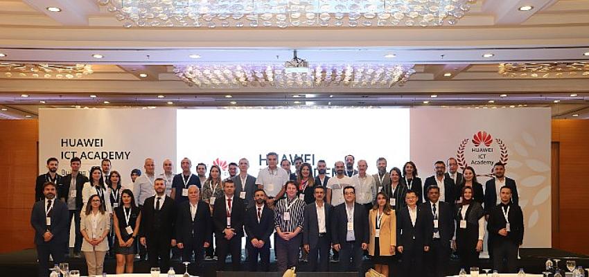 huawei-bilisim-akademisi-ankarada-universitelerle-bulustu.jpg