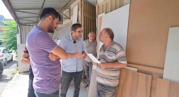 İnegöl Belediyesi, Esnafları Kapı Kapı Gezerek Bilgilendiriyor