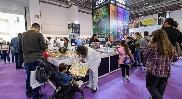 İZKİTAP’a ilk gün yoğun ilgi