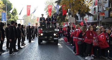 Kadıköy’de Büyük Cumhuriyet Yürüyüşü Öncesi Renkli Görüntüler