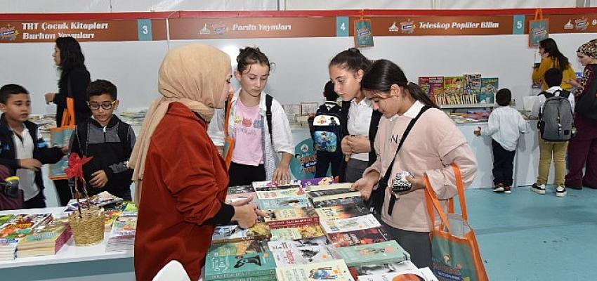 kartepe-cocuk-kitaplari-fuarini-50-bin-kisi-ziyaret-etti.jpg