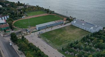 Körfez Alparslan Türkeş Spor Kompleksi’ne sentetik çim