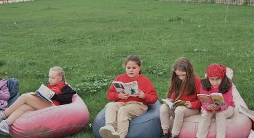 Mustafakemalpaşa’da Çocuklar Sokak Hayvanları İle Kitap Okudu