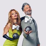 rita-ora-ve-taika-waititi-13-kasim-pazar-dusseldorf-almanyadan-canli-yayinlanacak-2022-mtv-avrupa-muzik-odullerinin-sunuculugunu-ustleniyor.jpg