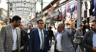 Tarihi Uzun Çarşıda Çatının Yanları Kapatıldı