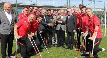 TFF Başkanı Mehmet Büyükekşi, Dünya Şampiyonu Ampute Milli Takımımız ile bir araya geldi