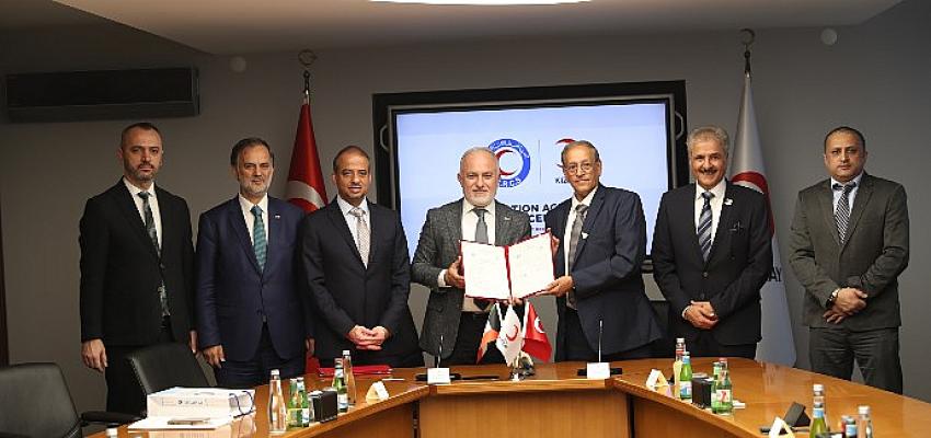turk-kizilay-ve-kuveyt-kizilayindan-orman-yangini-ve-sel-bolgeleri-icin-is-birligi-prokolu.jpg