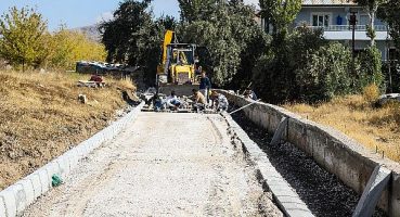 Van Büyükşehir Belediyesi kent genelinde bulunan 12 mezarlık alanında bakım ve onarım çalışması başlattı