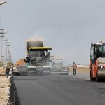 van-buyuksehir-eski-kale-yolunda-asfaltlama-calismasi-yapiyor.jpg