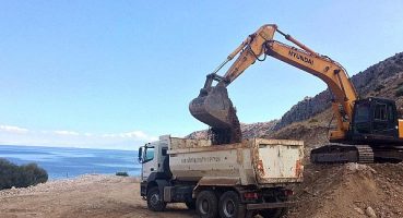 Van Büyükşehir Kırsalda Dağı Taşı Dize Getiriyor