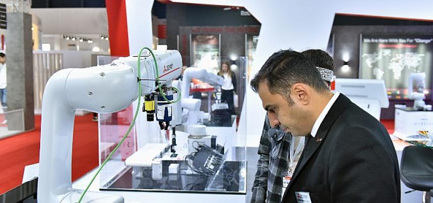 yarinin-uretim-anlayisina-yon-veren-robotlarini-sergiledi.jpg