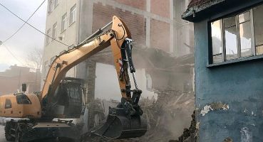 86 metruk bina yıkıldı