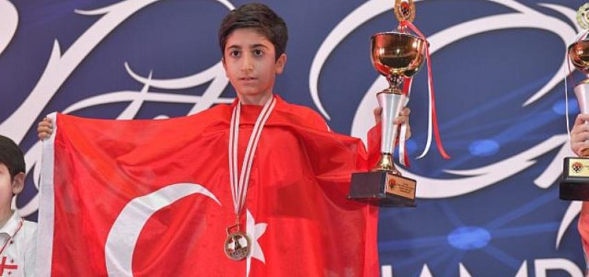 baver-yilmaz-satrancta-avrupa-sampiyonu-oldu.jpg