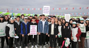 Bayrampaşa Belediyesi’nden 17 bin öğrenci için 17 bin fidan