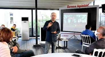 Bornovalı üreticilere zeytin budama eğitimi