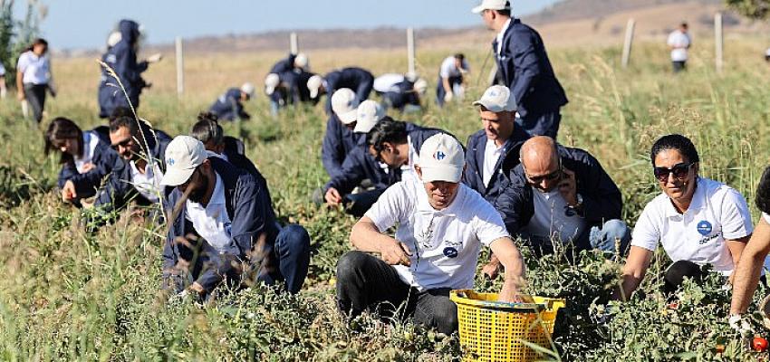 carrefoursa-gonulluleriyle-birlikte-cumhuriyet-icin-seferber-oldu.jpg