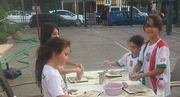 Diyabetli çocuklar ve velilerine seramik atölyesi ile kutlama