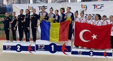 Erdem’den ödüllü sporculara kutlama