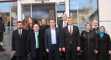 Gölcük Belediye Başkanı Ali Yıldırım Sezer Diş Hekimleri Gününü Kutladı