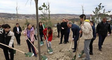 İnegöl Esentepe Mahallesinde 193 Fidan Toprakla Buluştu