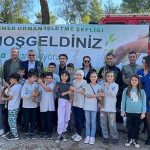 kemer-belediye-baskani-necati-topaloglu-cocuklarla-fidan-dikti.jpg