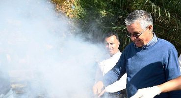 Kemer Belediye Başkanı Necati Topaloğlu’ndan öğrencilere mangal partisi düzenledi