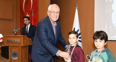 Ödüllerini Başkan Selvitopu verdi