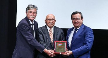 Öğretmenler Günü’nde Konak’ta büyük onur