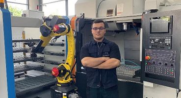 Tezmaksan başarılı öğrencileri yalnız bırakmıyor