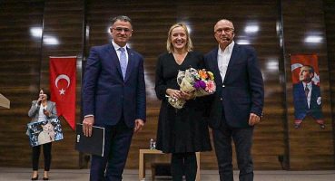 Van Büyükşehir Belediyesi Liderlik Konulu Konferans Düzenledi