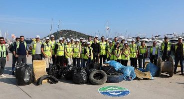 Balıkçı Barınağı’nda 200 kg atık toplandı