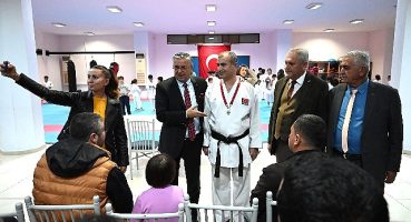 Başkan Topaloğlu milli karatecilerle bir araya geldi