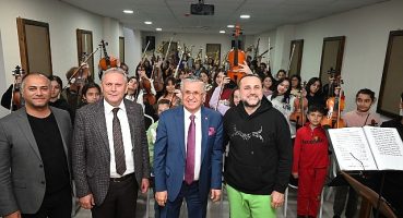 Başkan Topaloğlu sanatçı Bora Duran ile bir araya geldi