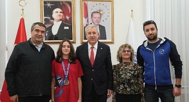 Egeli genç yüzücü Azra Kayra Öğmen'den önemli başarı