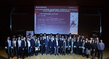 Geleceğe Doğru Yöneticilik Gelişim Sertifika Programı İlk Mezunlarını Verdi