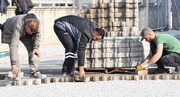 İznik Belediyesi merkez ve taşra mahallelerde tüm birimleriyle çalışmalarını aralıksız sürdürüyor.