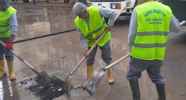Kemer Belediyesi’nden Kumluca ve Finike’ye arazöz ve personel desteği
