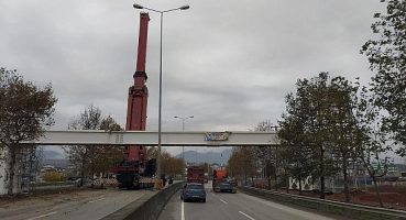 Kocaeli Emniyet Müdürlüğü üstgeçidine 44 metrelik çelik tabliye